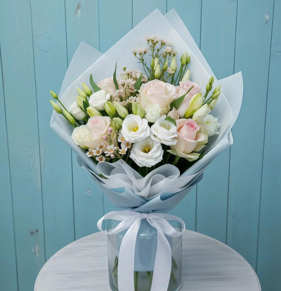 Букет цветов из: Розы и Лизиантусы в Старково