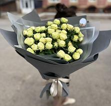Букет Белые кустовые розы Солинеро в Старково