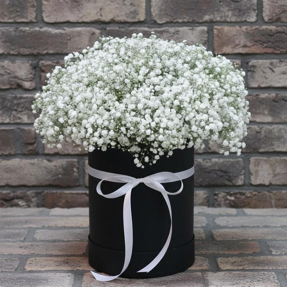 Цветочная композиция из Гипсофила в шляпной коробке в Старково