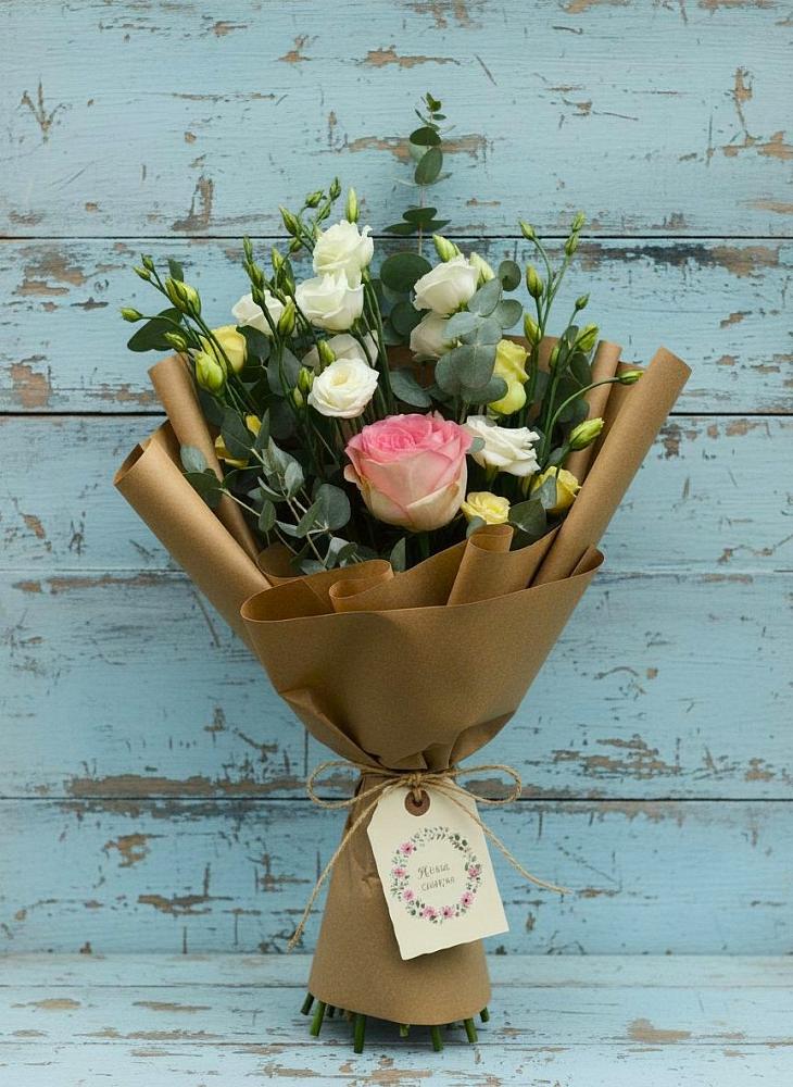 Букет цветов из: Розы и Лизиантусы в Старково