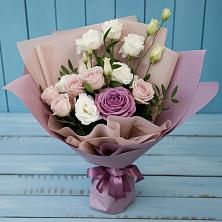 Букет цветов из:  Розы и Лизиантусы в Старково