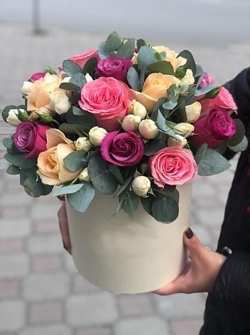Цветочная композиция из Розы в шляпной коробке в Старково