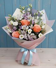 Букет цветов из:  Лизиантусы, Розы, Альстромерии и Гипсофила в Старково