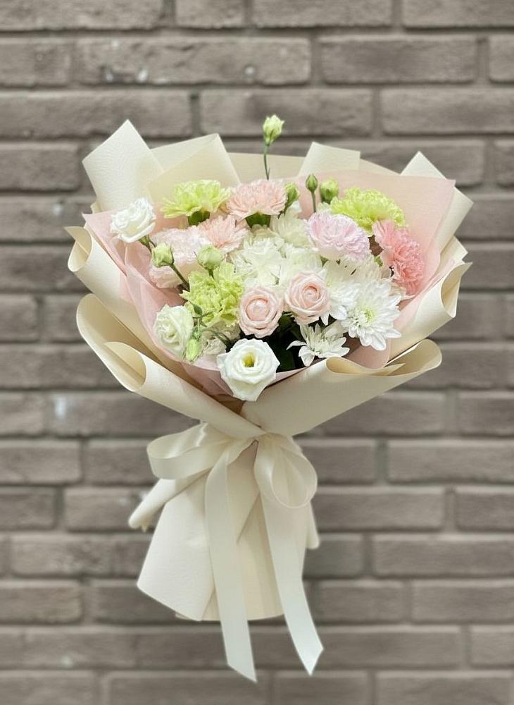 Букет цветов из: Гвоздики, Розы, Лизиантусы и Хризантемы в Старково