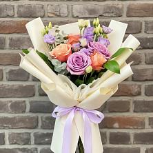 Букет цветов из:  Лизиантусы и Розы в Старково