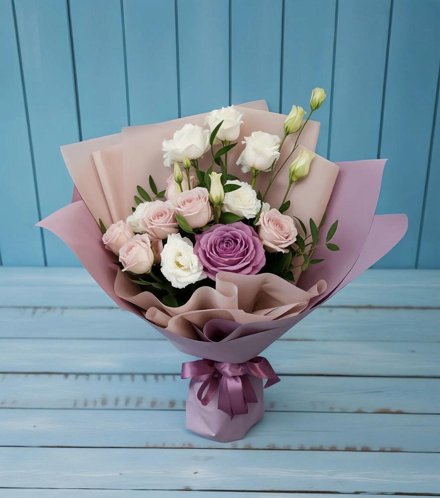 Букет цветов из: Розы и Лизиантусы в Старково